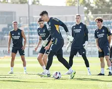 皇家马德里训练开放日，赛前篮板制胜引欢呼，意甲在即，医务组通报恢复